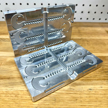 Load image into Gallery viewer, Curly Grub 2.5” Mold