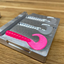 Load image into Gallery viewer, Curly Grub 2.5” Mold
