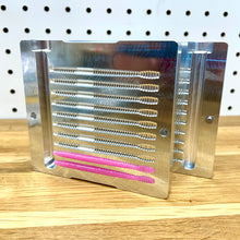 Load image into Gallery viewer, 3" Trout Worm Mold