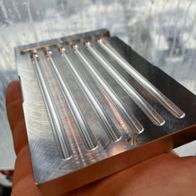 Load image into Gallery viewer, 5" Taffy Worm Mold